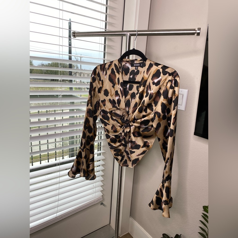 Leopard print long sleeve tie front crop top